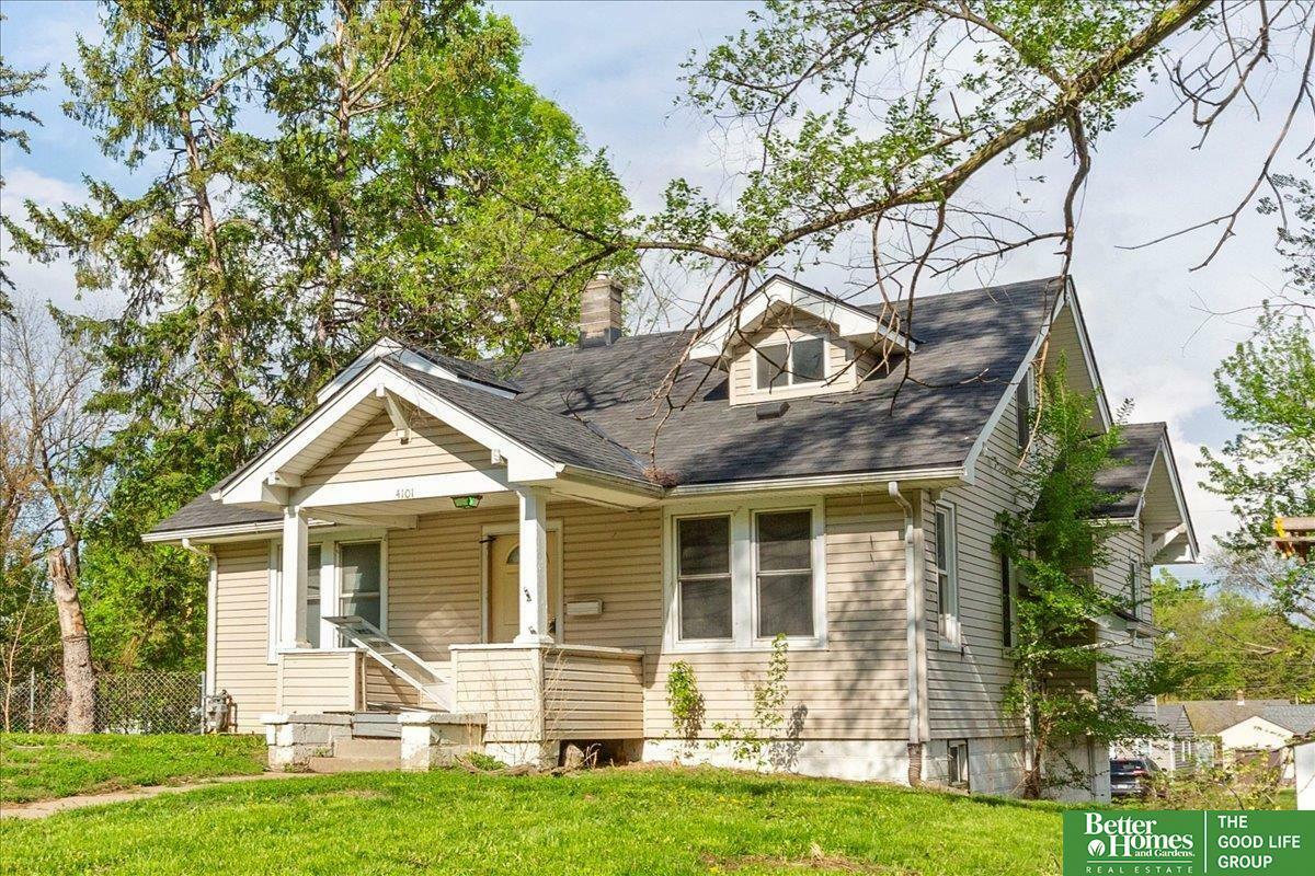 Property Photo: 4101 N 42 Street NE 68111