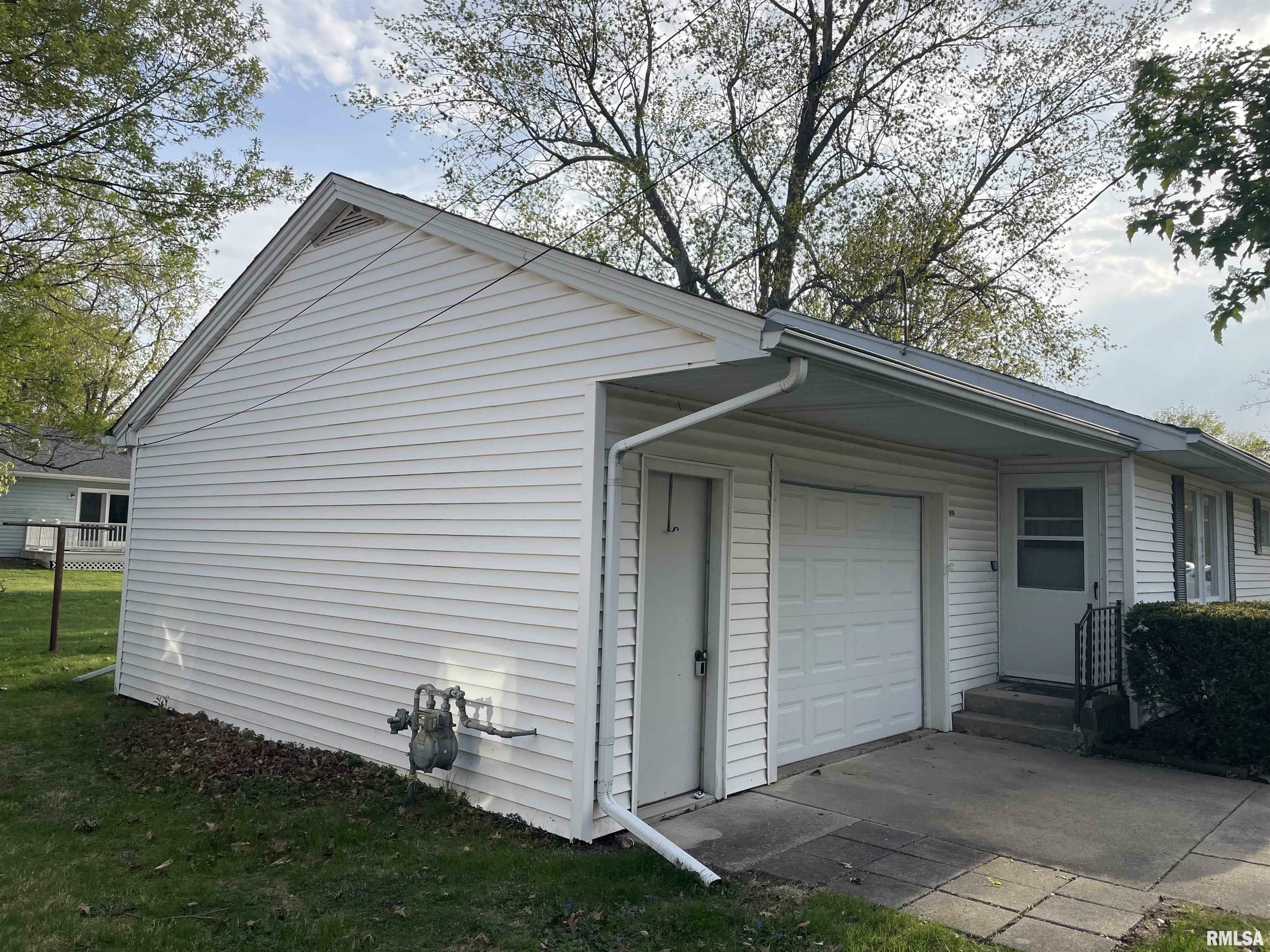 Property Photo: 510 W Ash Street IL 61529