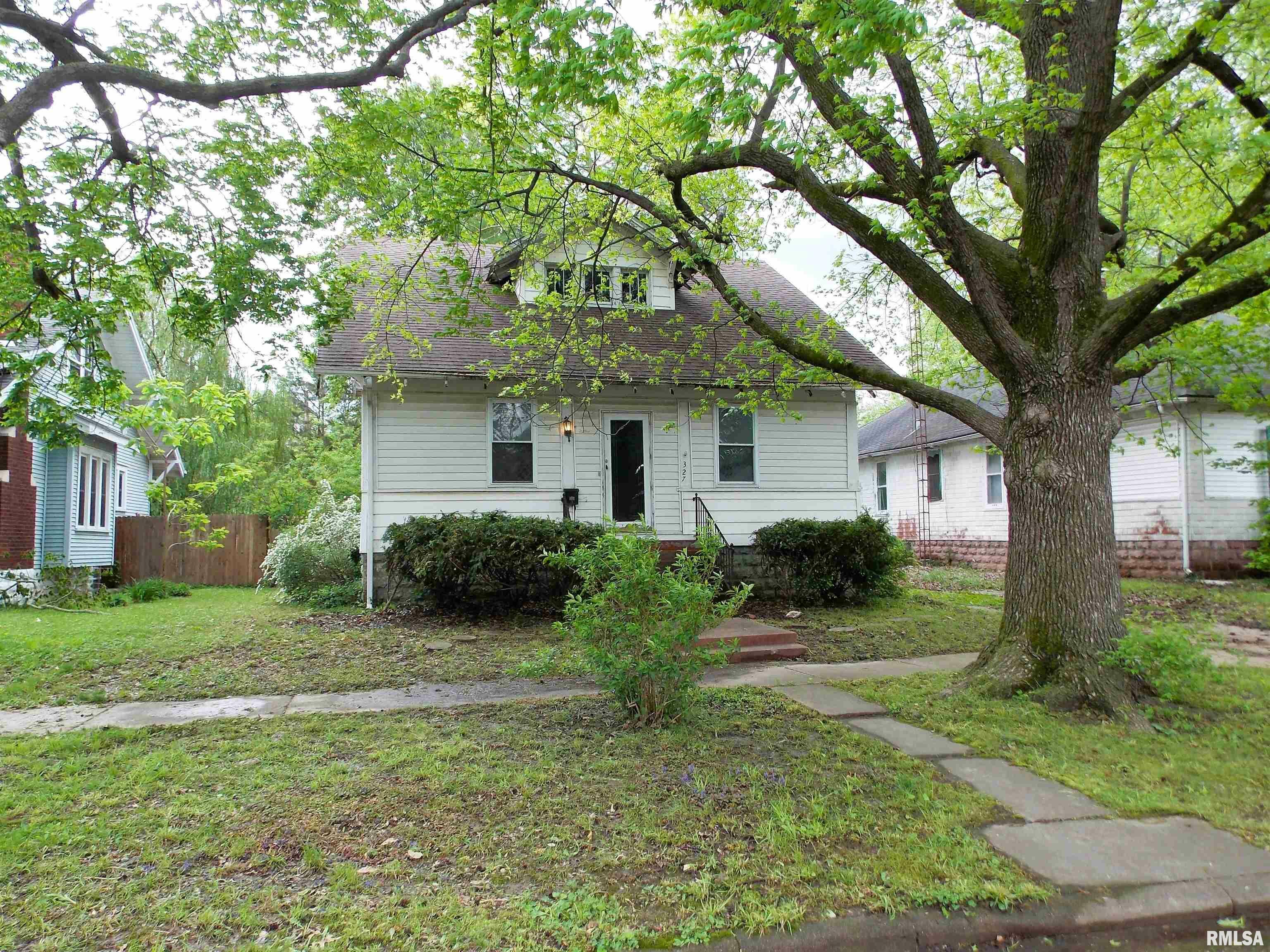 Property Photo: 327 Linden Avenue IL 62801