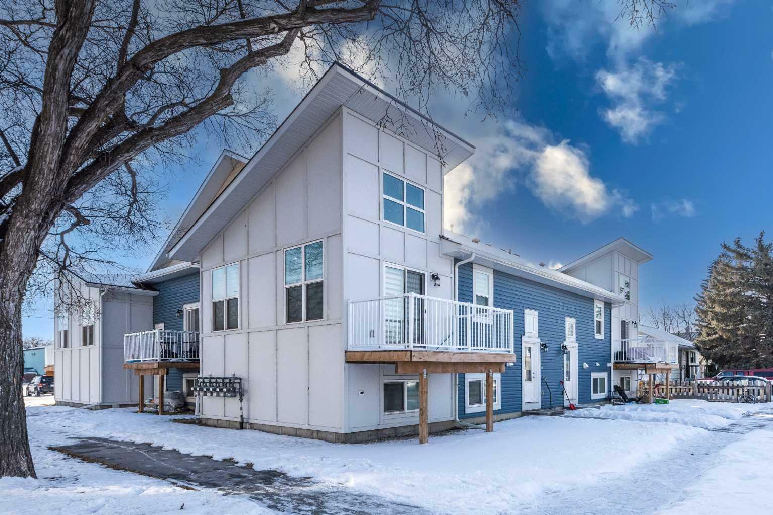 Property Photo: 41 7 Avenue SE 1 AB T1V 1E9