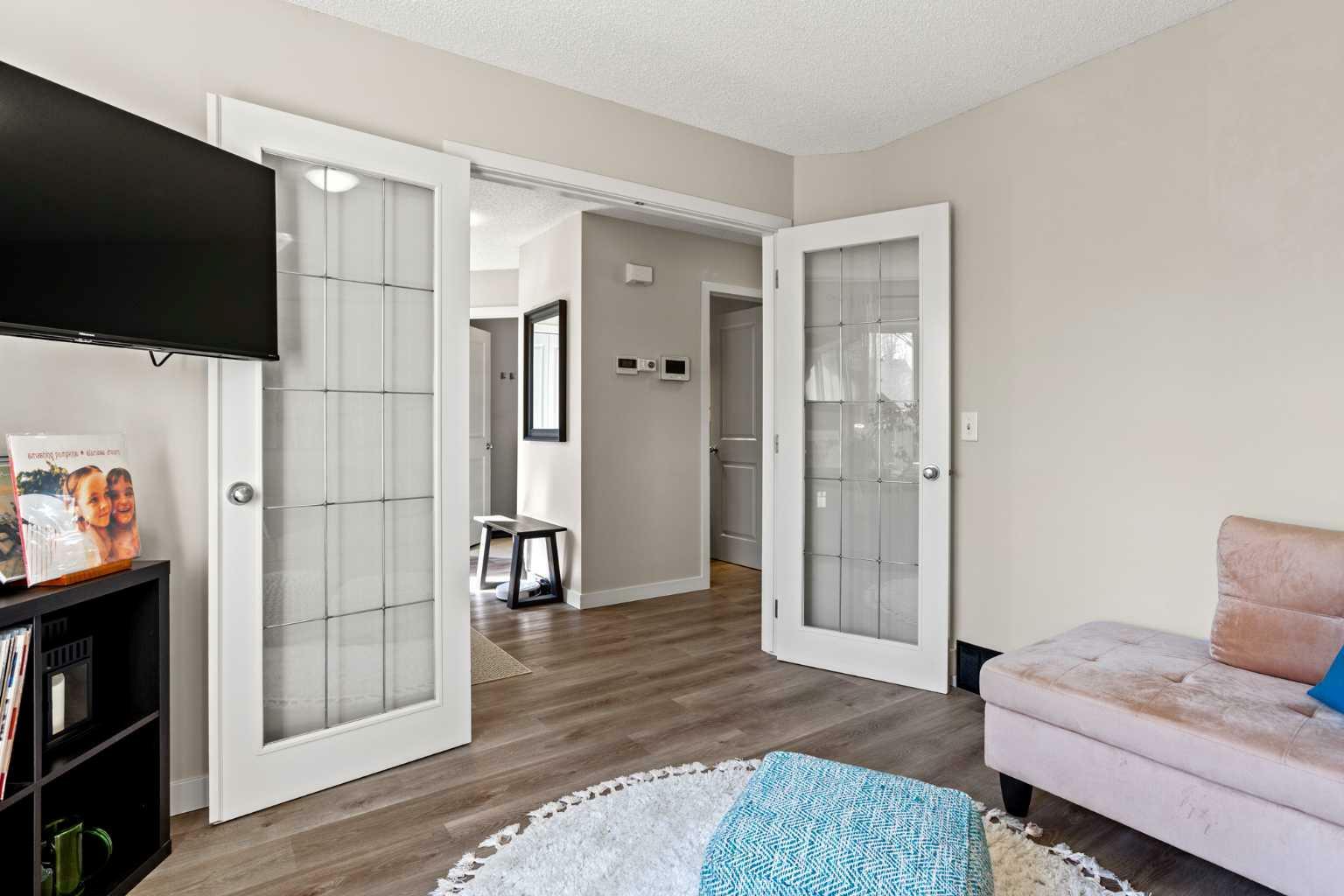Property Photo: 87 Elgin Drive SE AB T2Z 4H1
