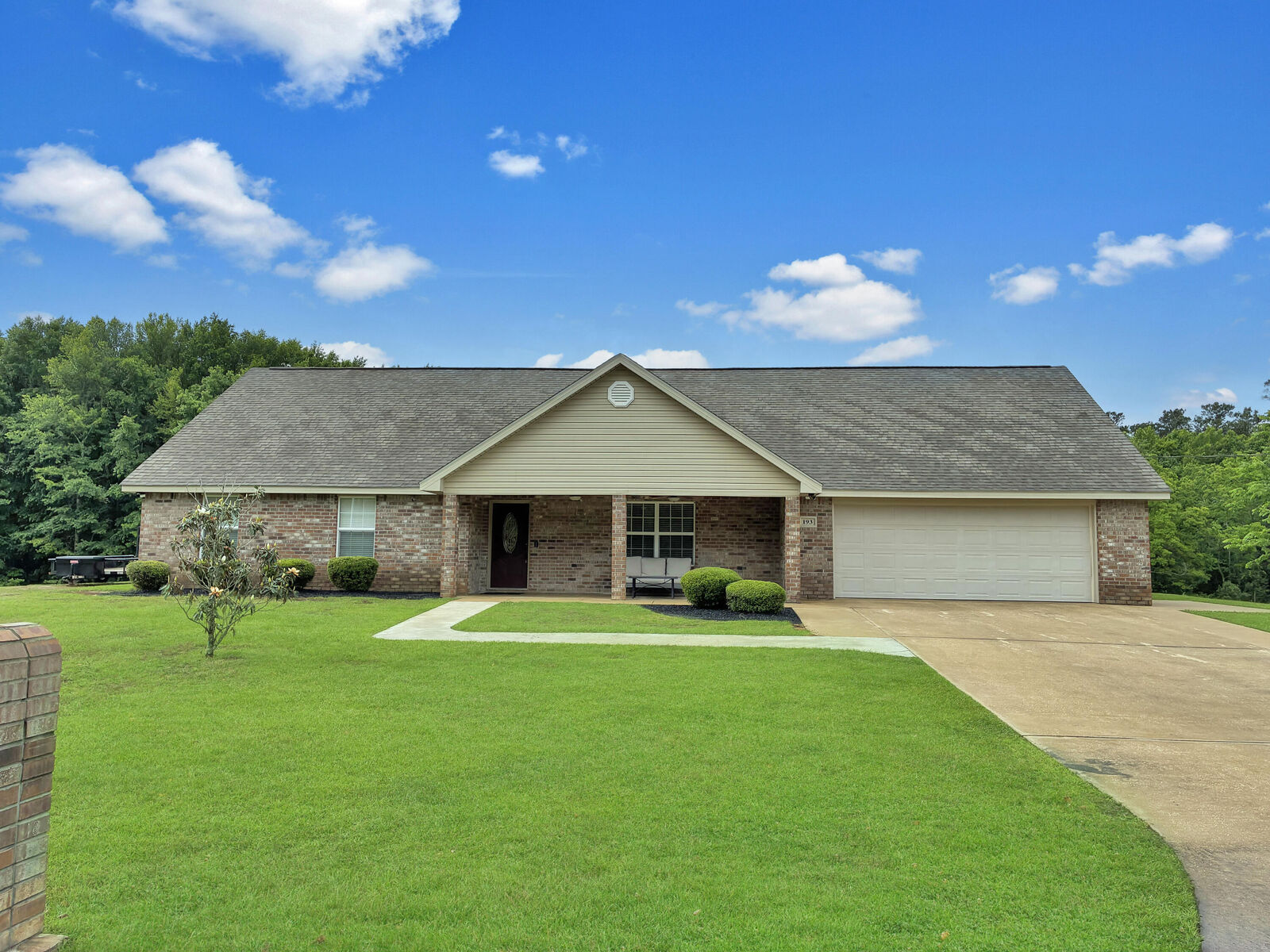 Property Photo:  193 Shady Lane  LA 71403 