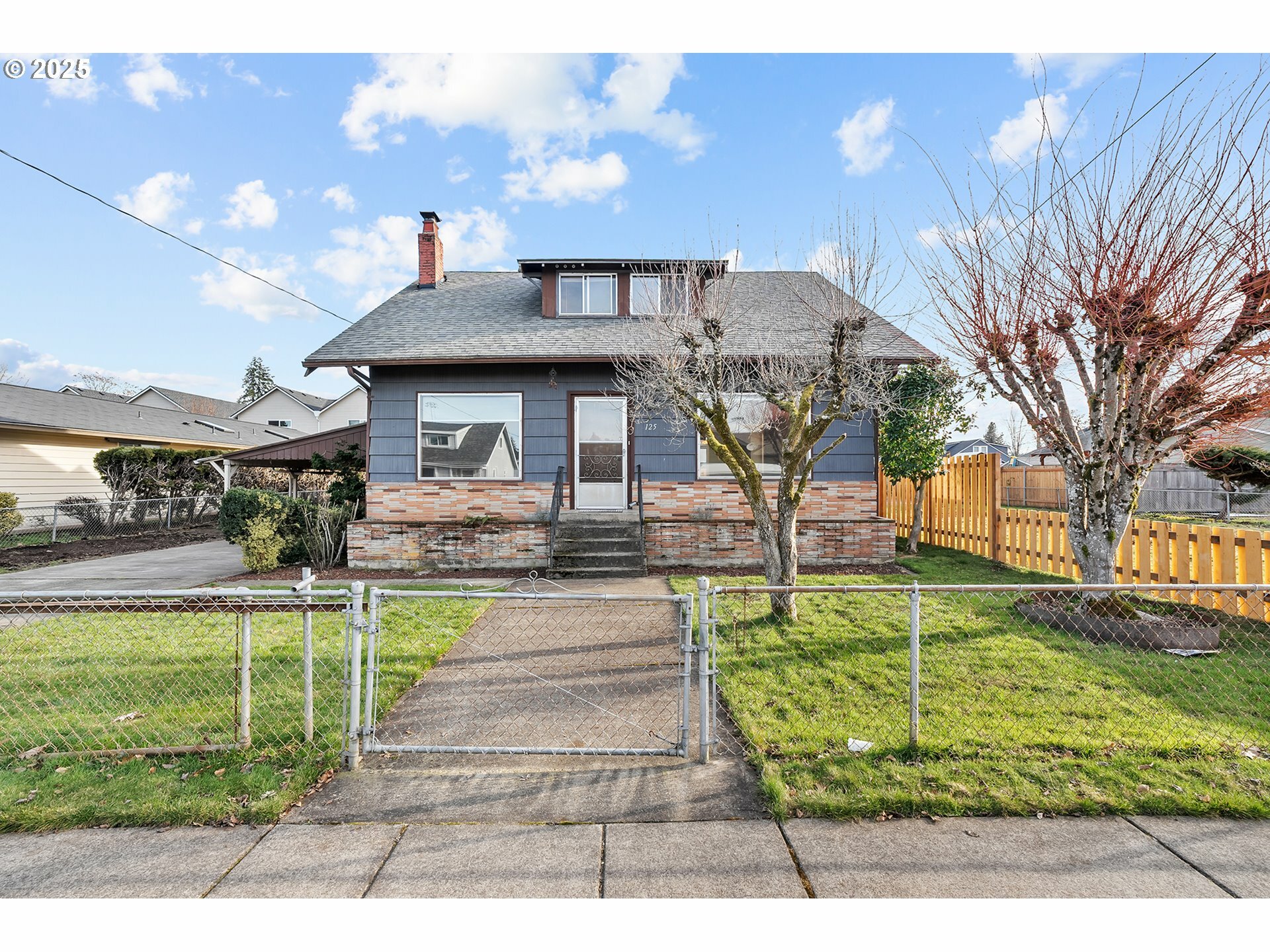 Property Photo: 125 E Jersey St OR 97027