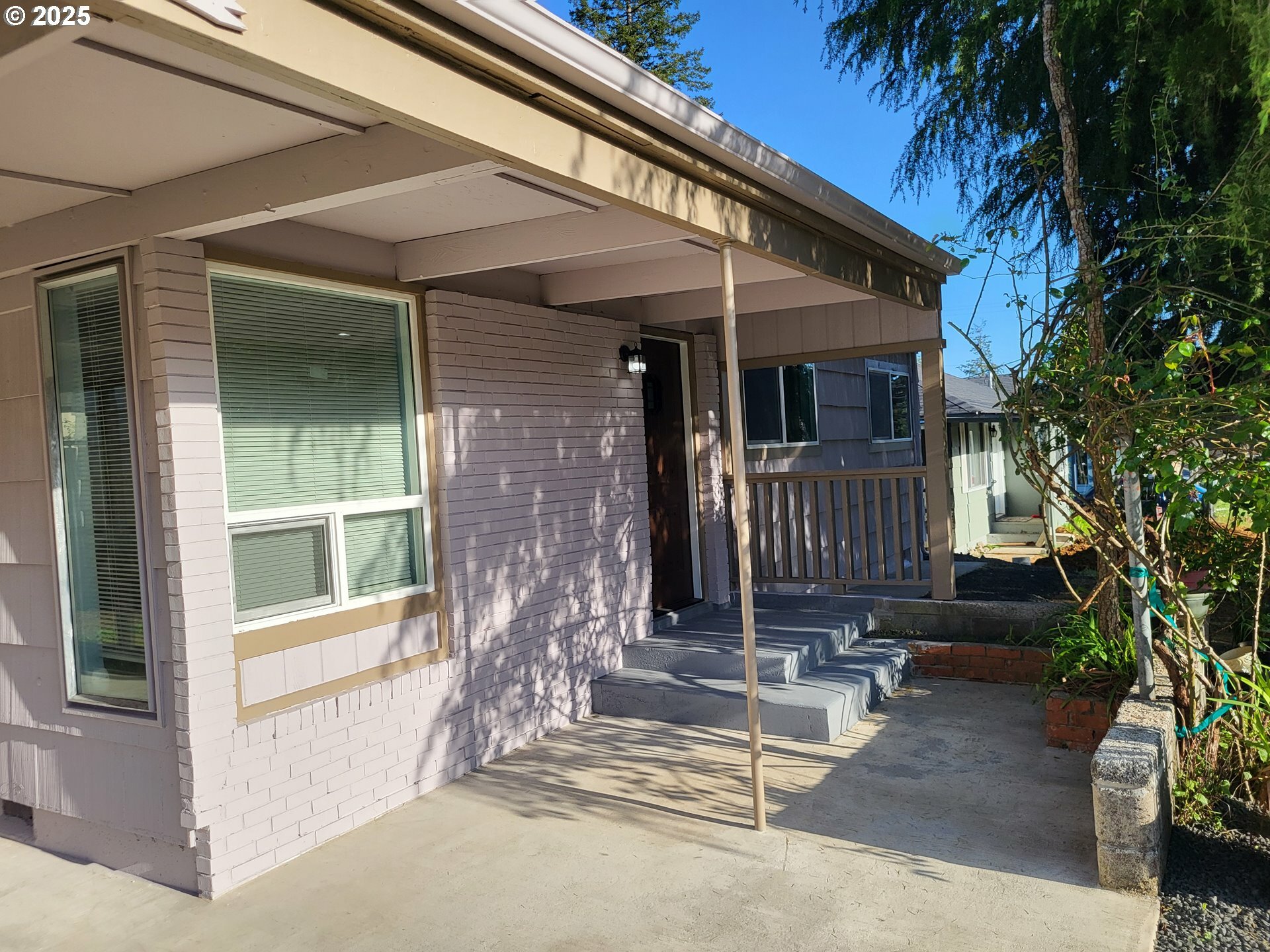 Property Photo: 1582 N Ivy St OR 97423