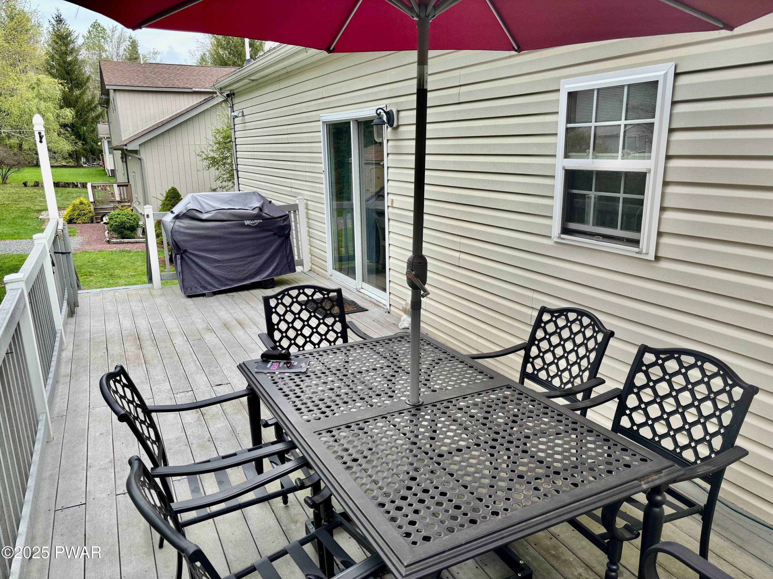 Property Photo: 1040 Indian Drive PA 18436