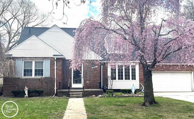Property Photo: 1553 Huntington Boulevard MI 48236