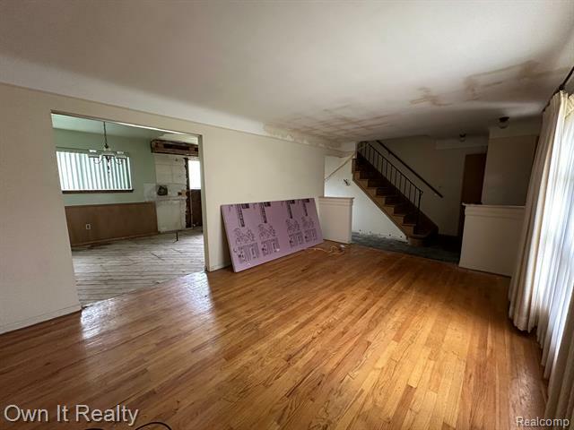 Property Photo: 1866 N Evangeline Street MI 48127
