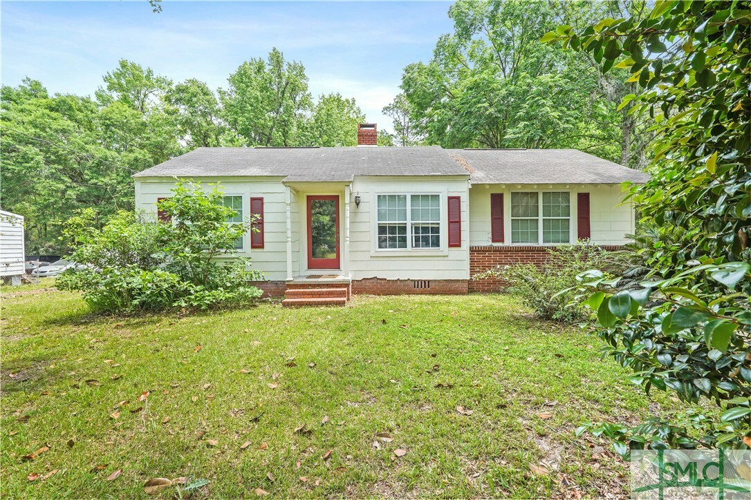 Property Photo: 208 Appleby Road GA 31407