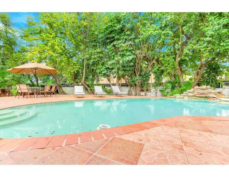 Property Photo: 15831 Palmetto Club Dr FL 33157