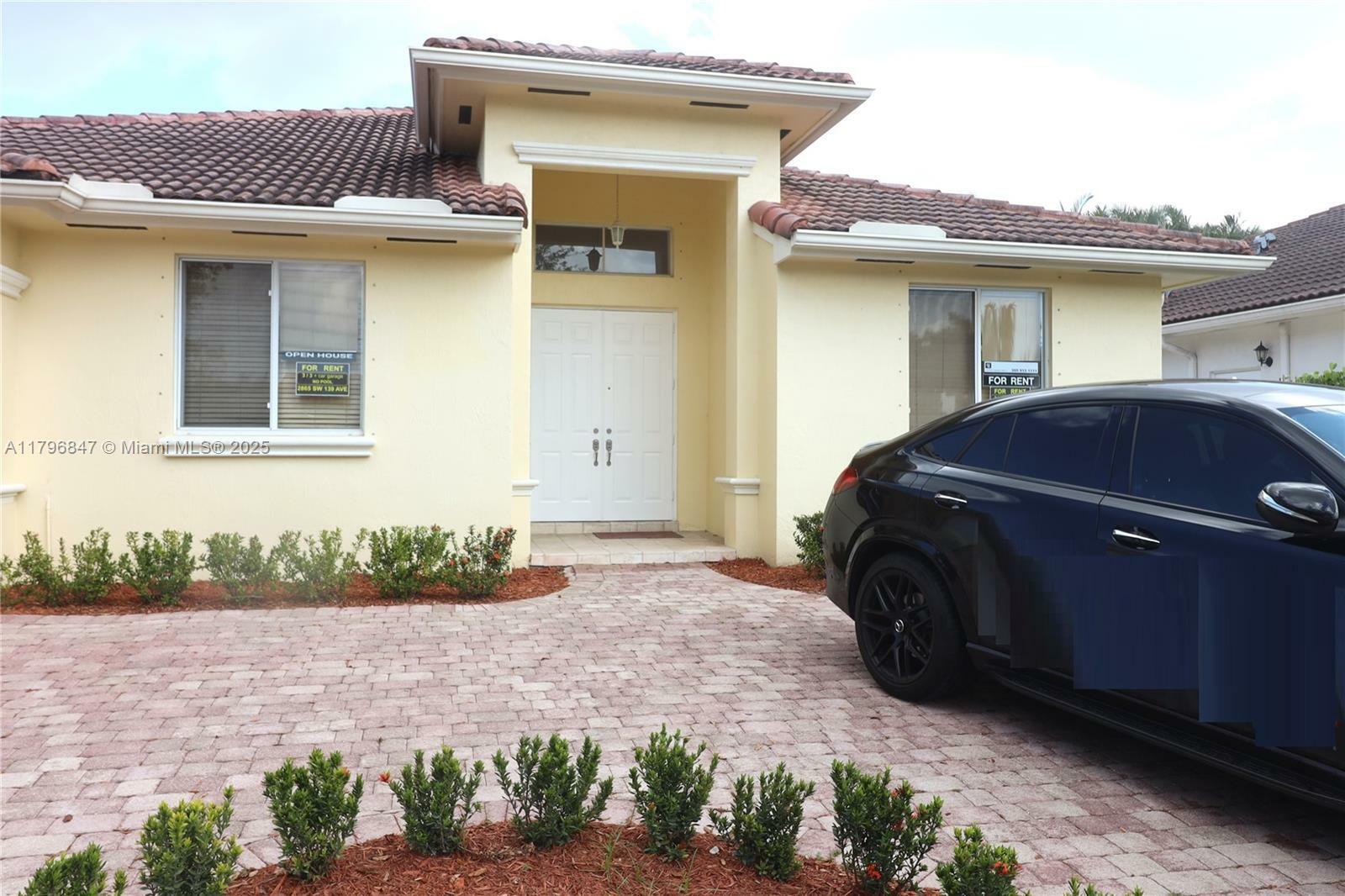 Property Photo: 2865 SW 139th Ave 1 FL 33175