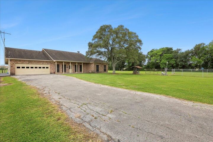 Property Photo:  7385 Fannett Rd  TX 77705-7309 