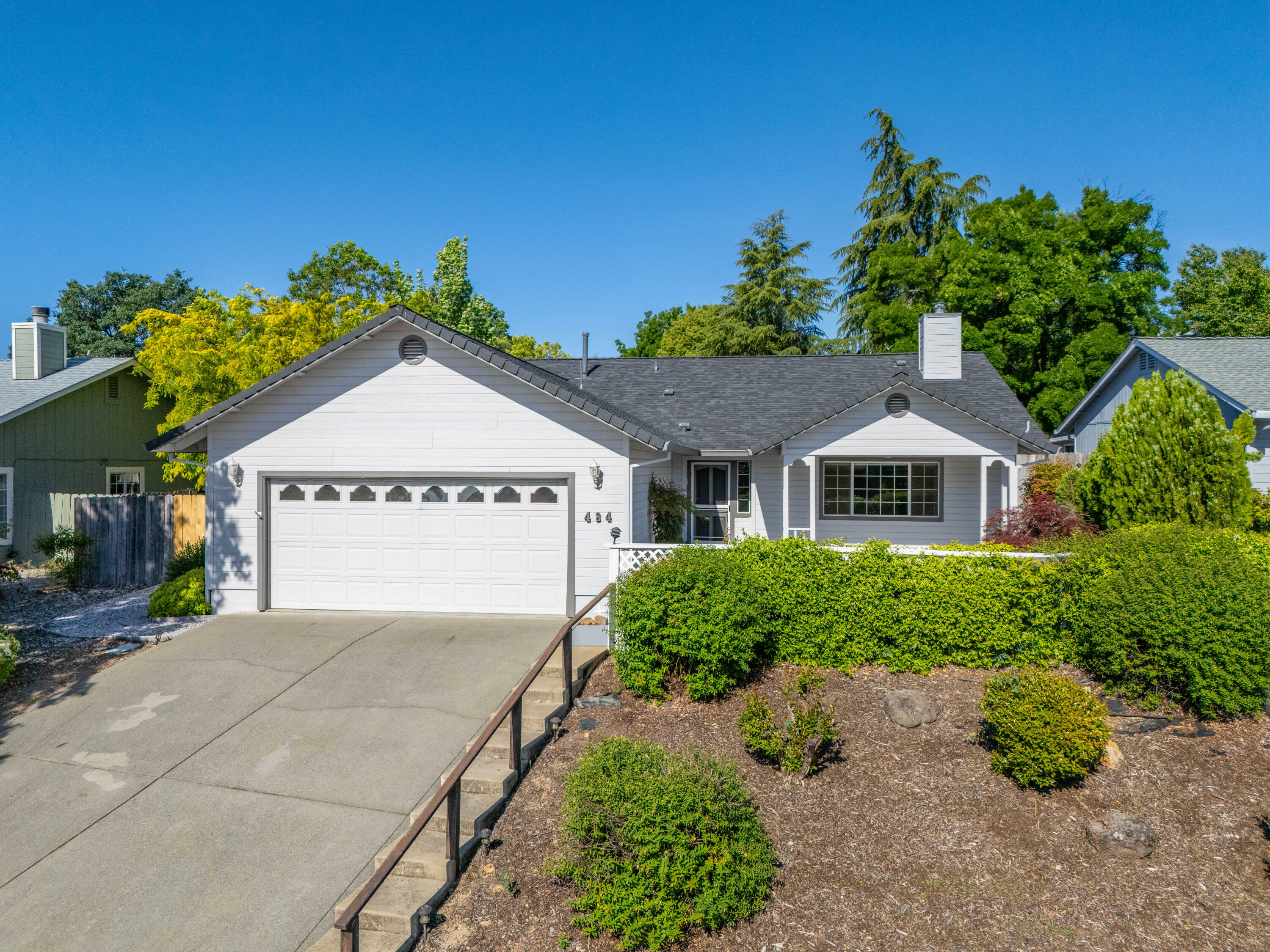 Property Photo: 484 Dominica Court CA 96003