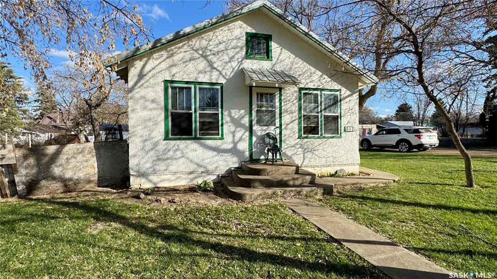 Property Photo: 351 4th Street SK S0G 0V0