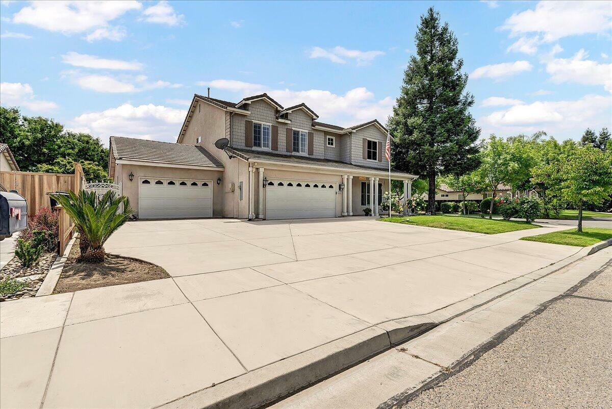 Property Photo: 4237 W Delta Avenue CA 93291