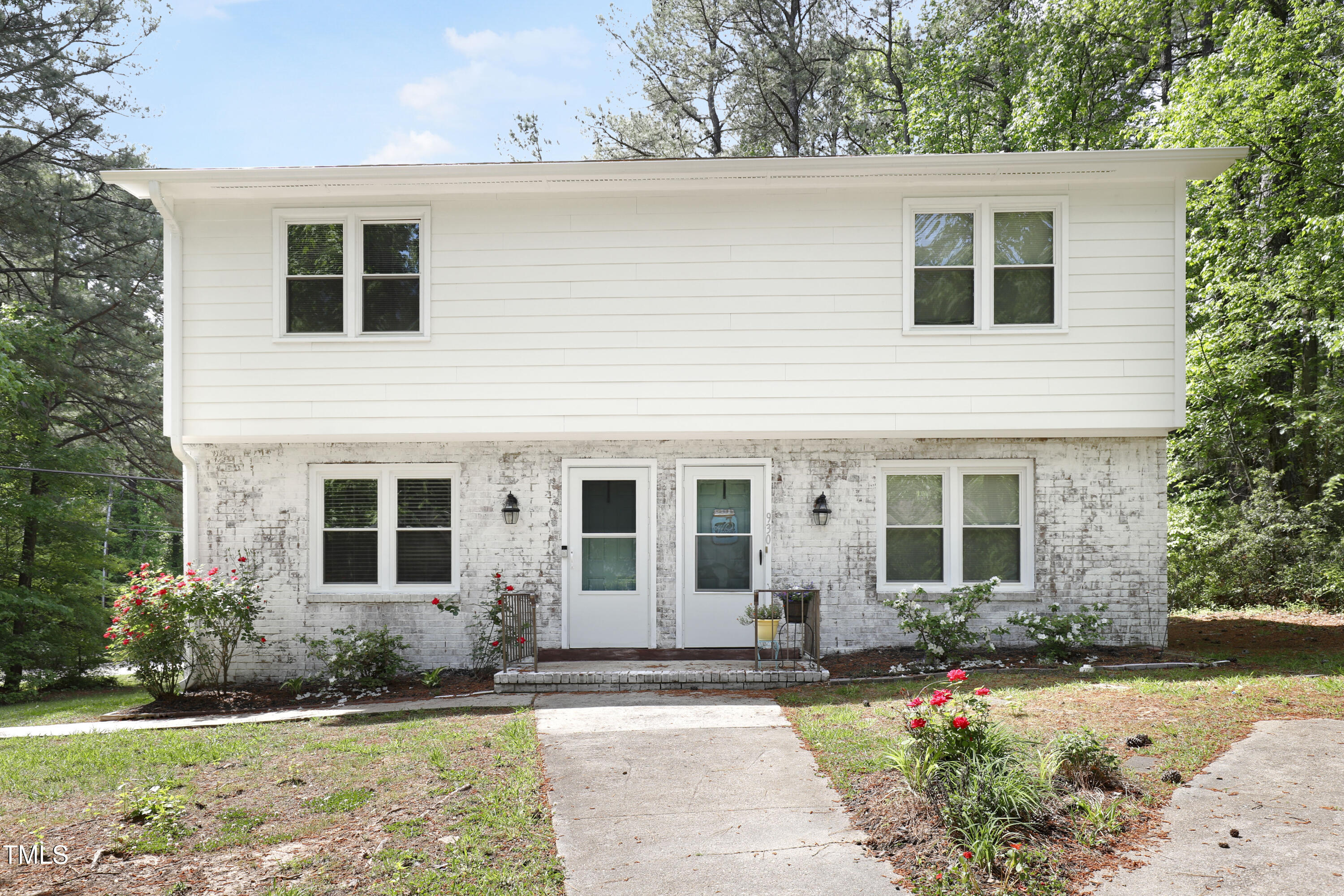 Property Photo: 930 Jason Court NC 27511