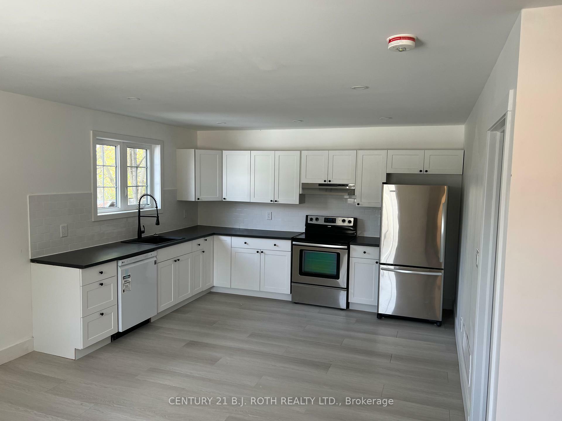 Property Photo: 108 Maple Avenue 3 ON L4N 1S4