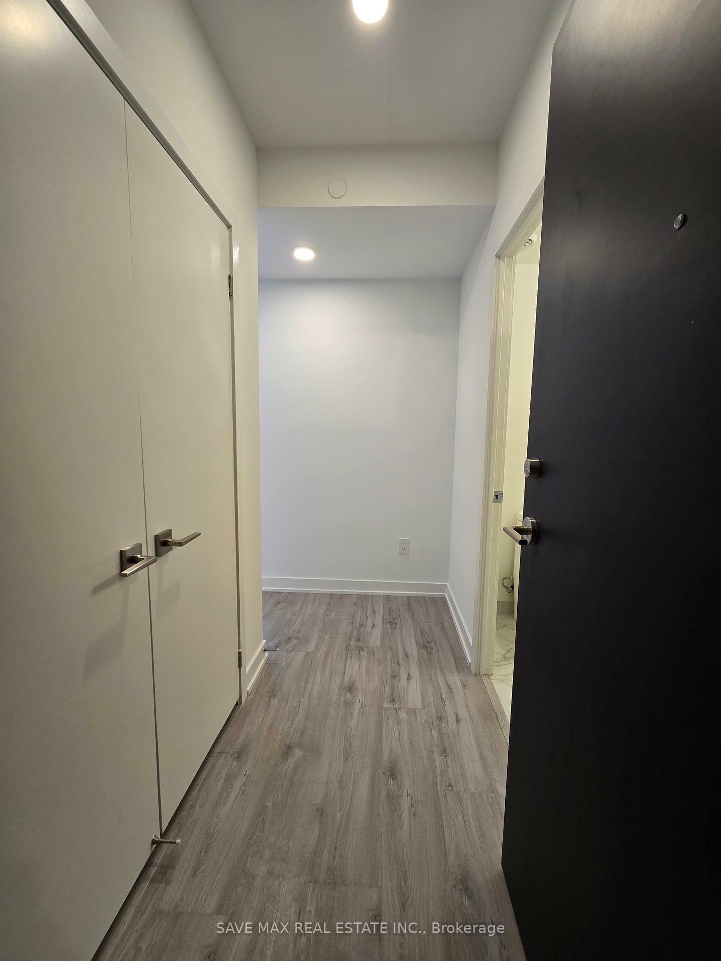 Property Photo: 252 Church Street 2212 ON M5B 1Z2