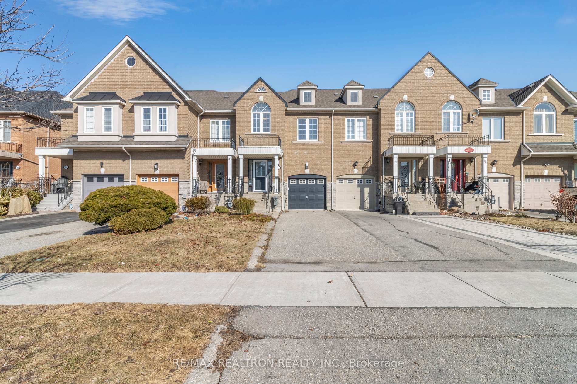 Photo de la propriété: 90 Maple Sugar Lane ON L4J 8S9