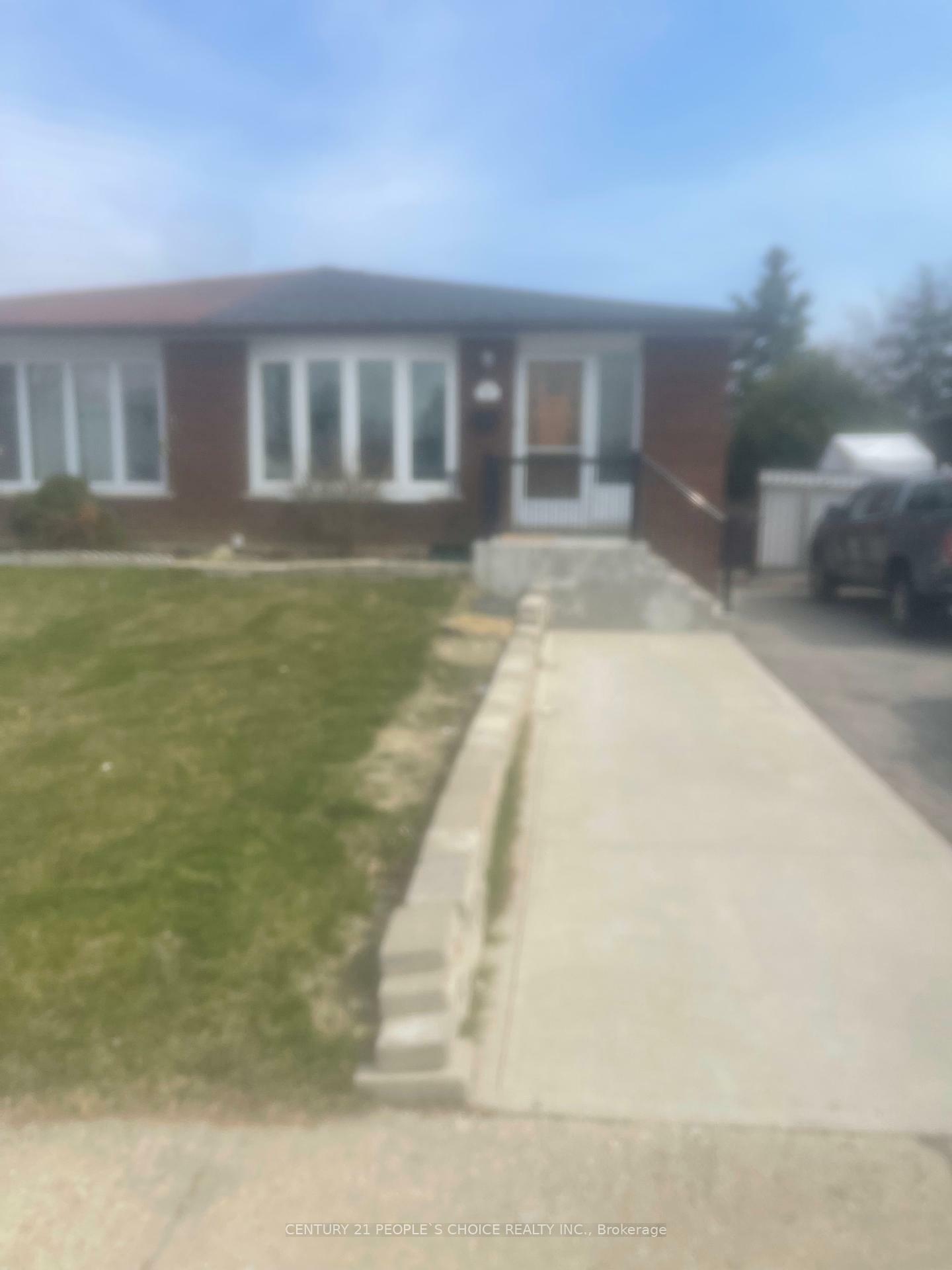 Property Photo: 82 Earnscliffe Circle ON L6T 2B2