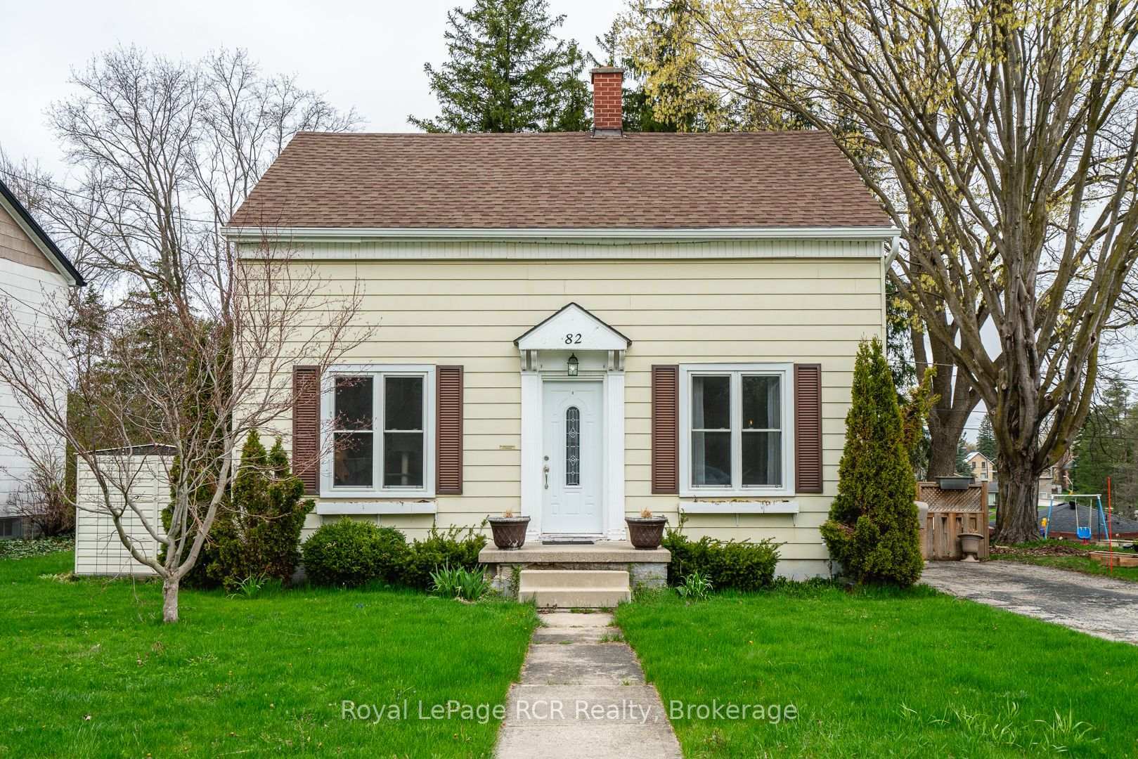 82 7th Street  Hanover ON N4N 1G4 photo