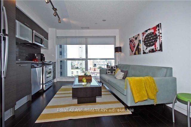 Property Photo: 386 Yonge Street 606 ON M5B 0A5