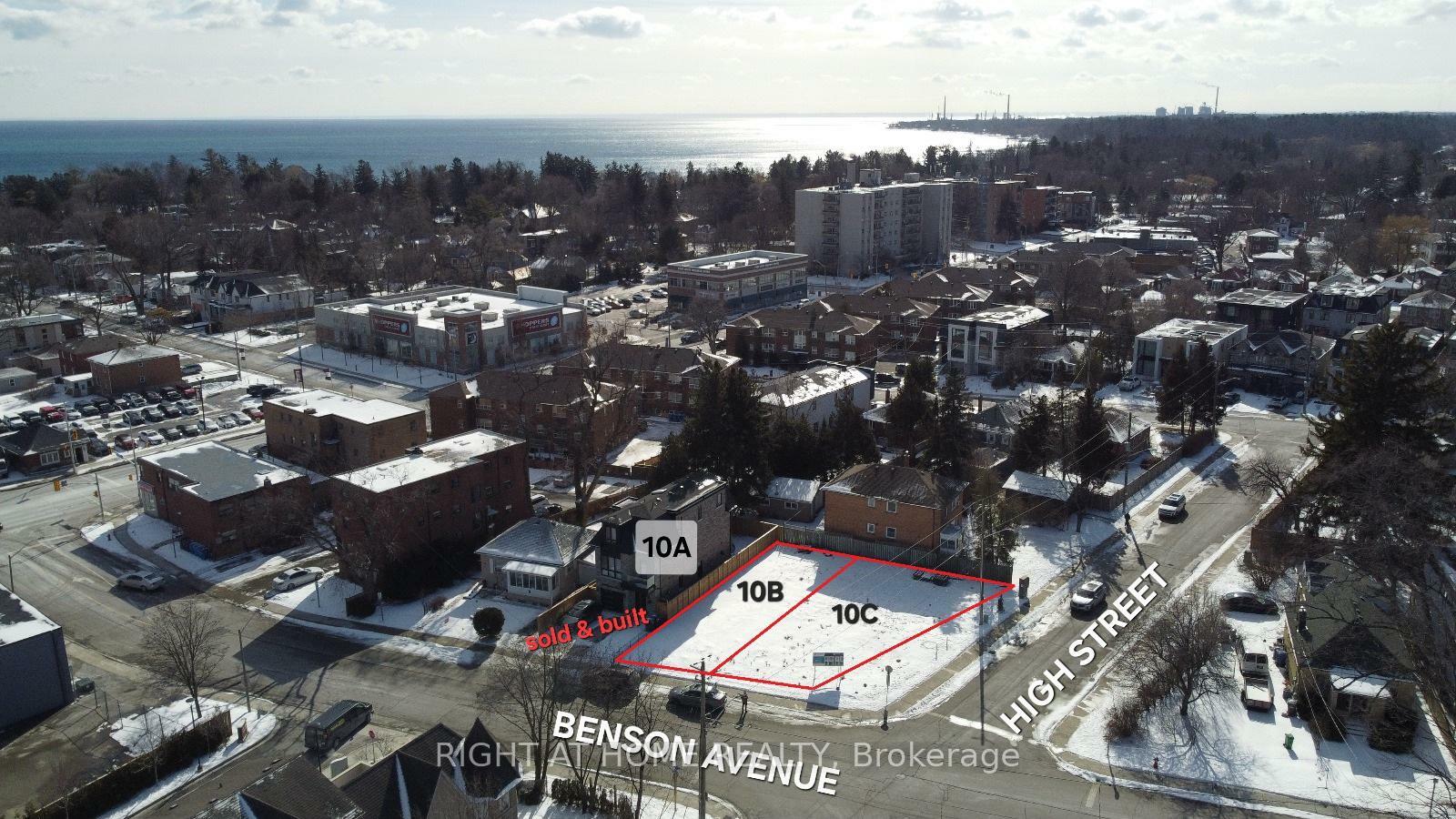 Photo de la propriété: 10 B And C Benson Avenue ON L5H 2P2