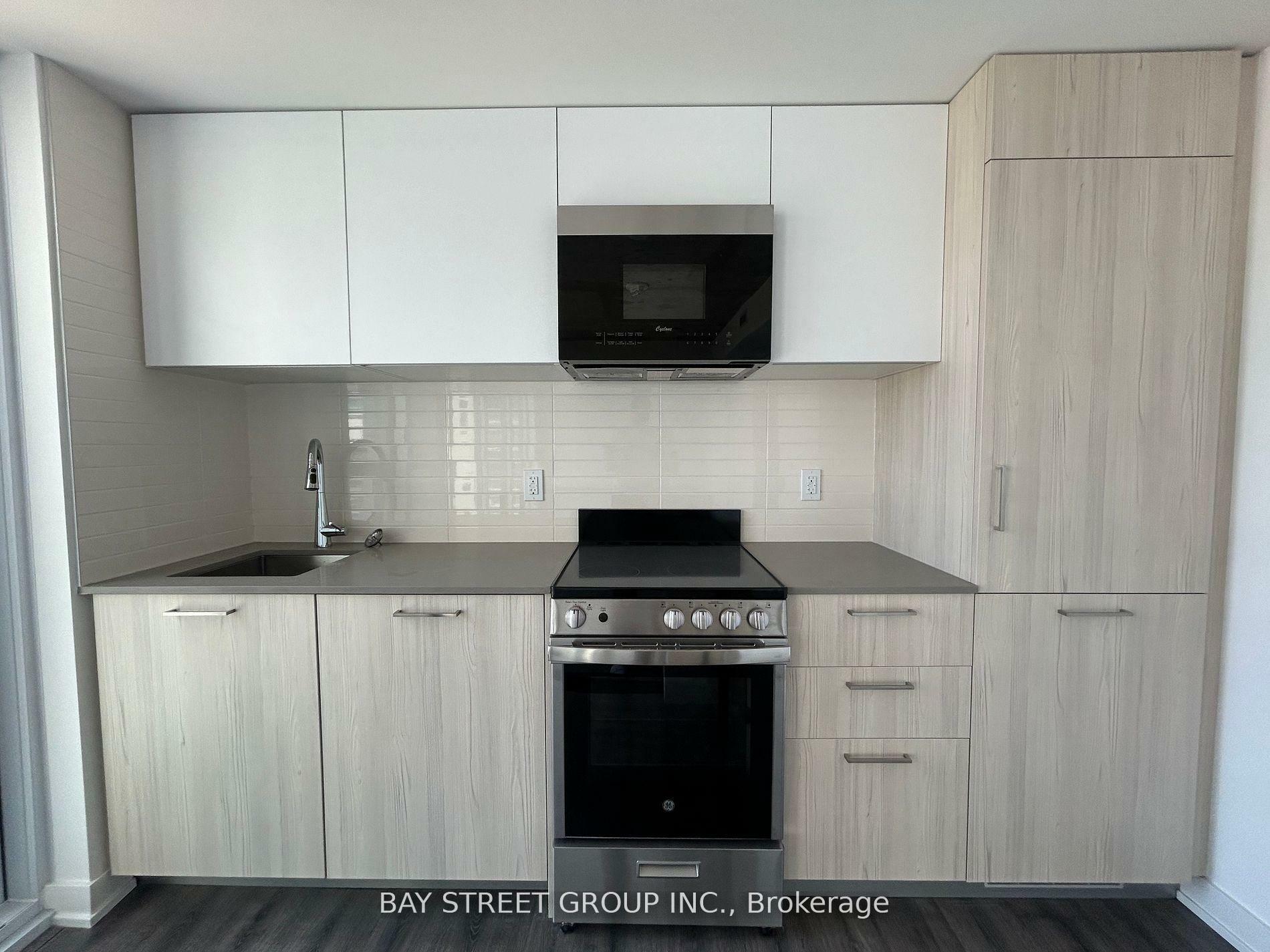 Property Photo: 65 Mutual Street 2109 ON M5B 0E5