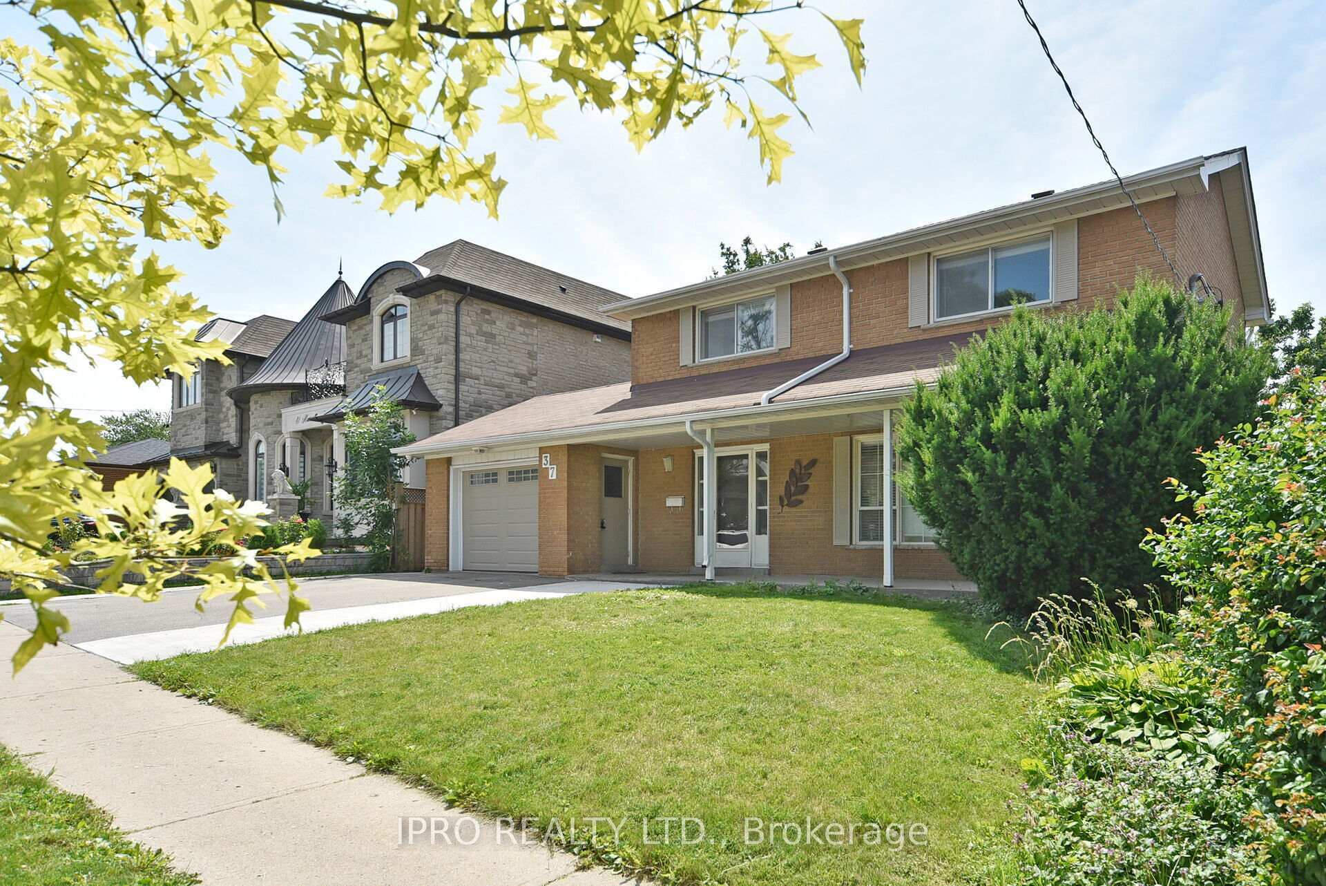 Photo de la propriété: 37 Marcella Street ON M1G 1K9