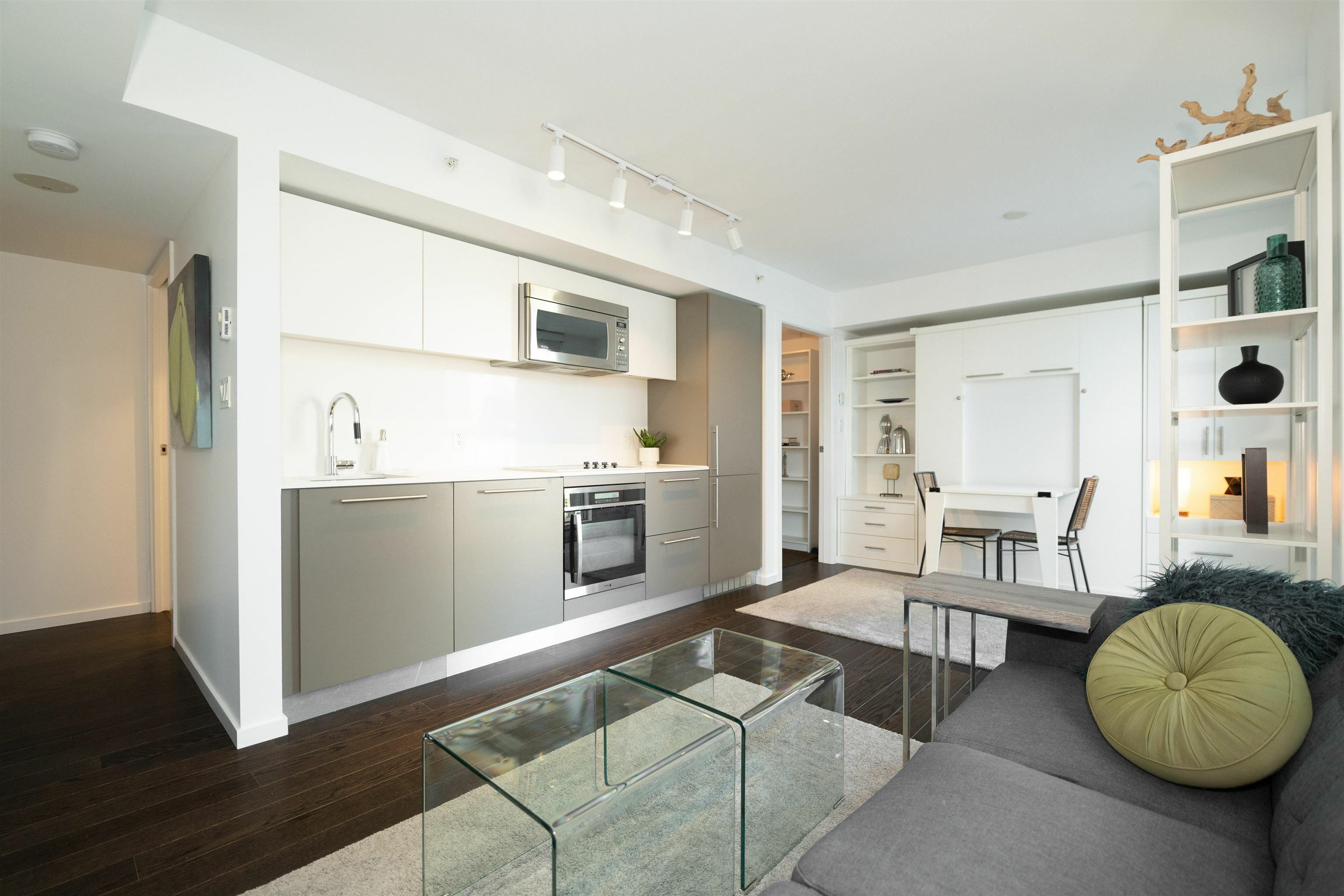 Property Photo: 999 Seymour Street 1701 BC V6B 0M5