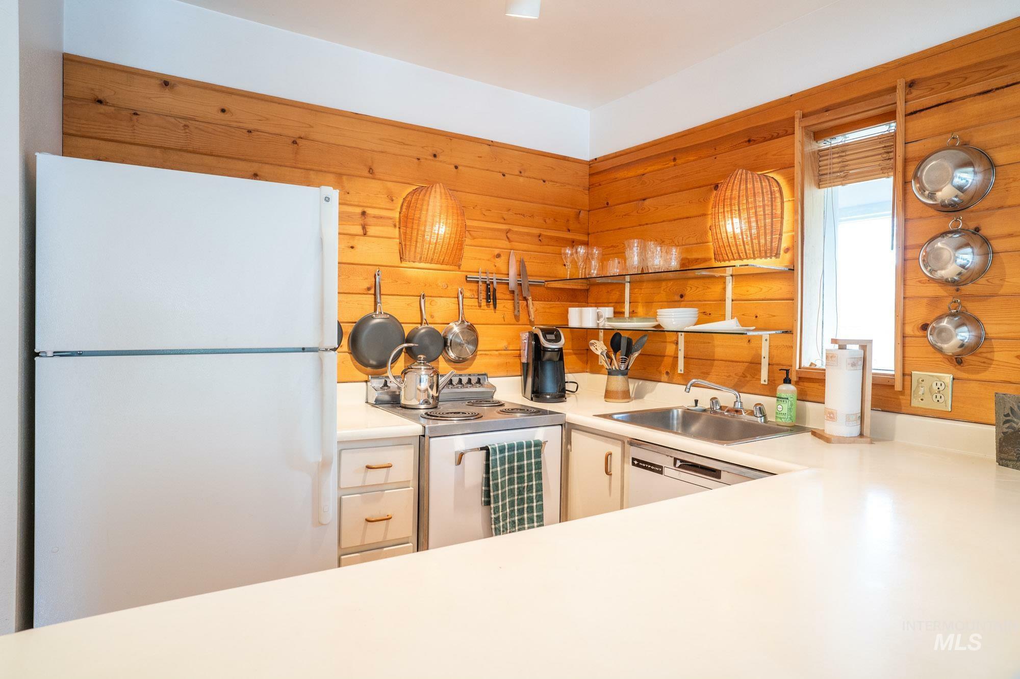 Property Photo: 260 S 2nd Ave 51 ID 83340
