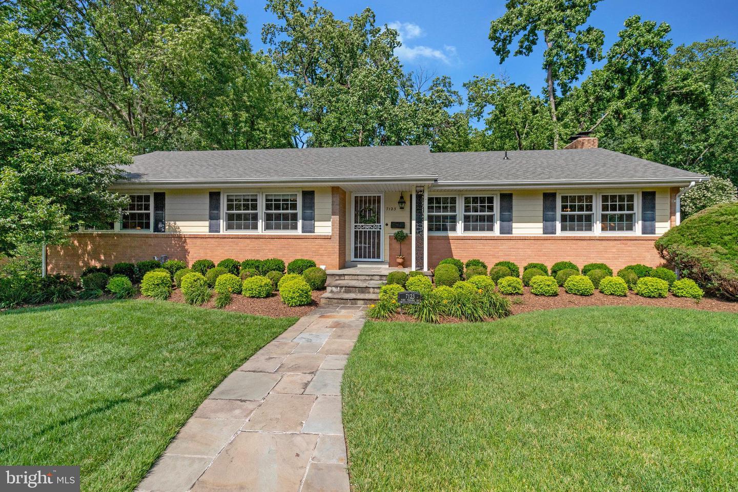 Property Photo:  7123 Park Terrace Drive  VA 22307 