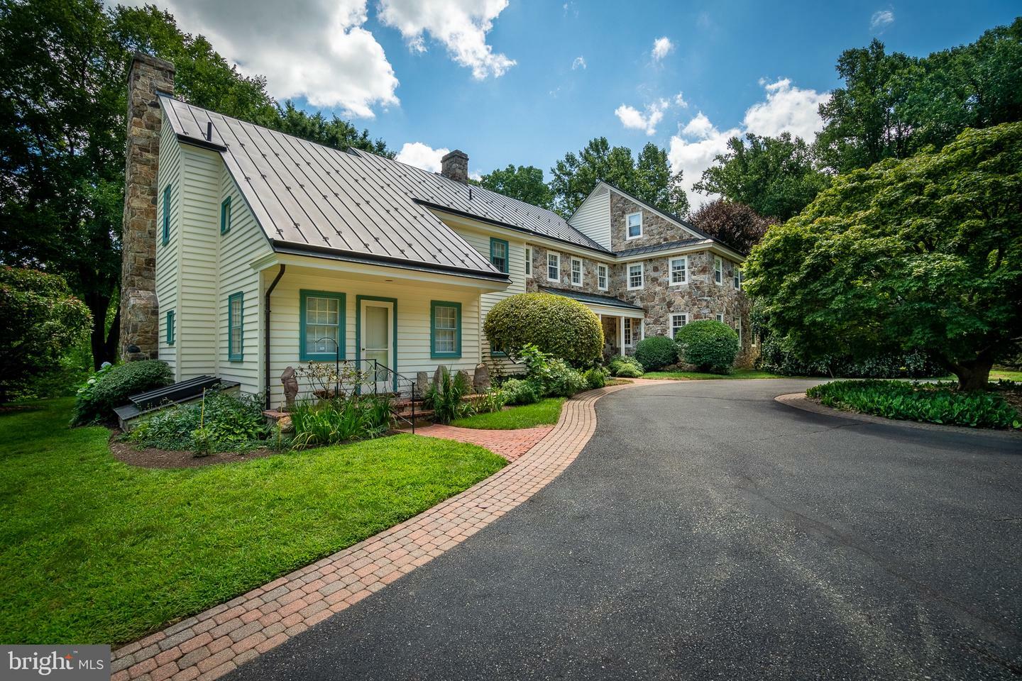 Property Photo: 1255 Hollow Road PA 19425