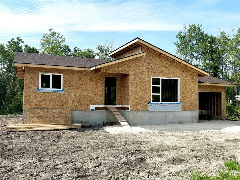 Property Photo: 30 Tamarack Lane MB R0C 0P0