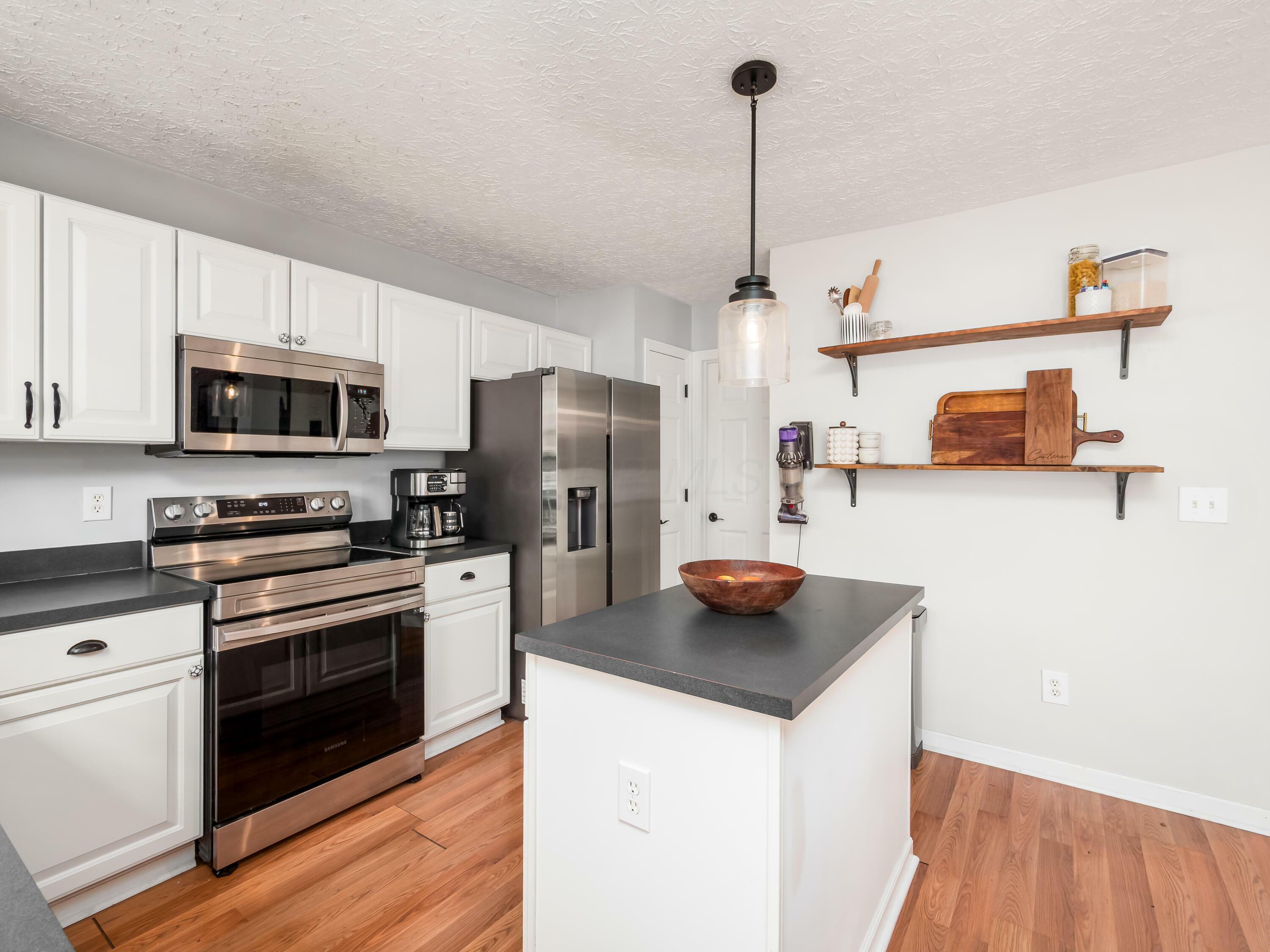 Property Photo: 1592 Meadowlark Lane OH 43040