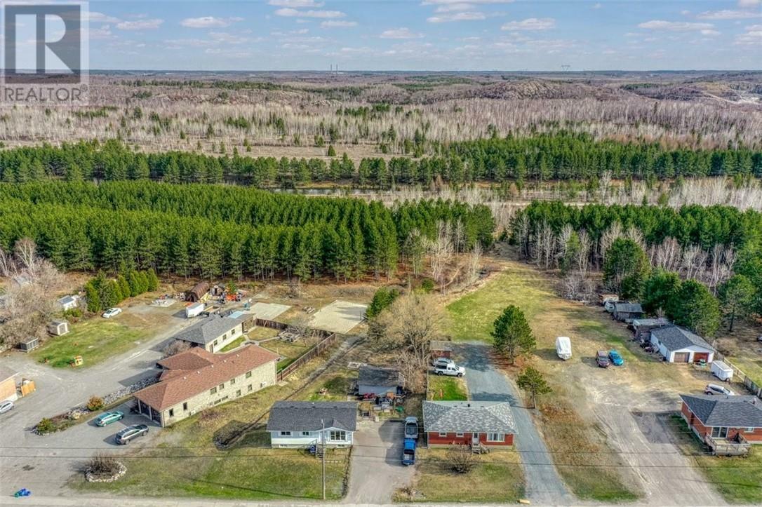 Photo de la propriété: 2528 Falconbridge Highway ON P3L 1K5