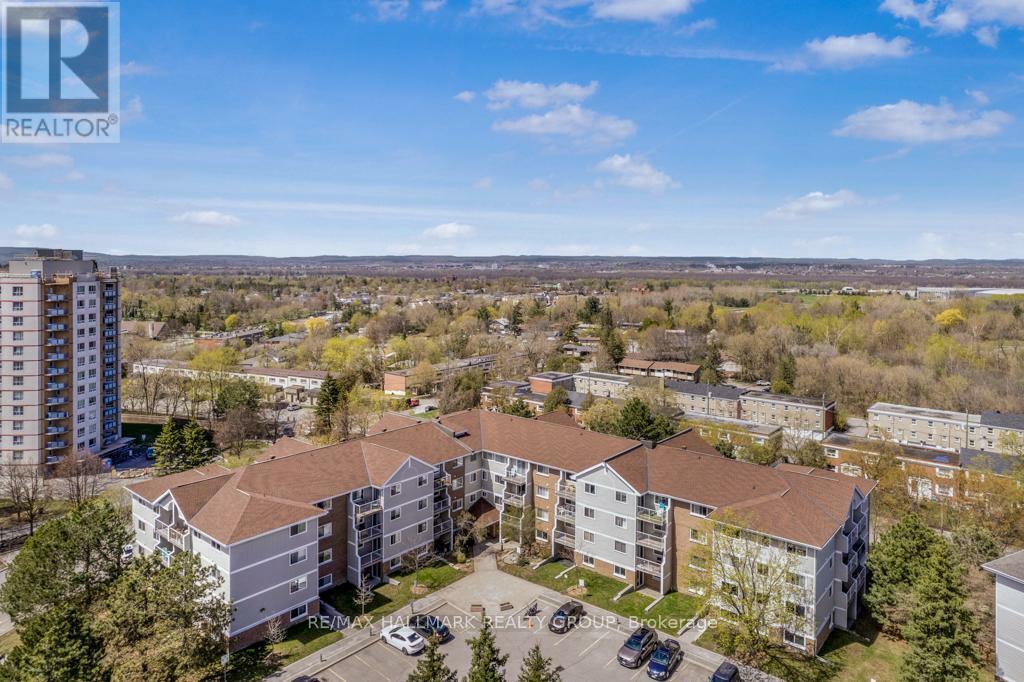 Photo de la propriété: 270 Brittany Drive 203 ON K1K 4M3