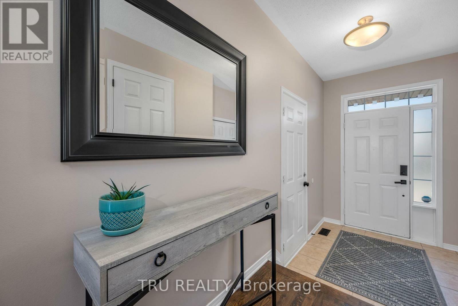 Photo de la propriété: 105 Deercroft Avenue ON K2J 5H7