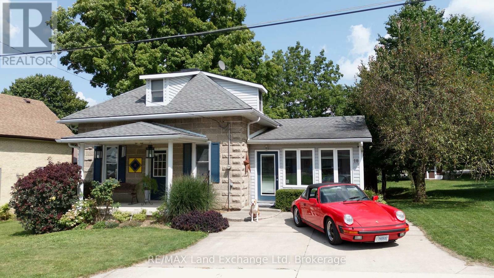 Property Photo: 18 Clarinda Street South ON N0G 2S0