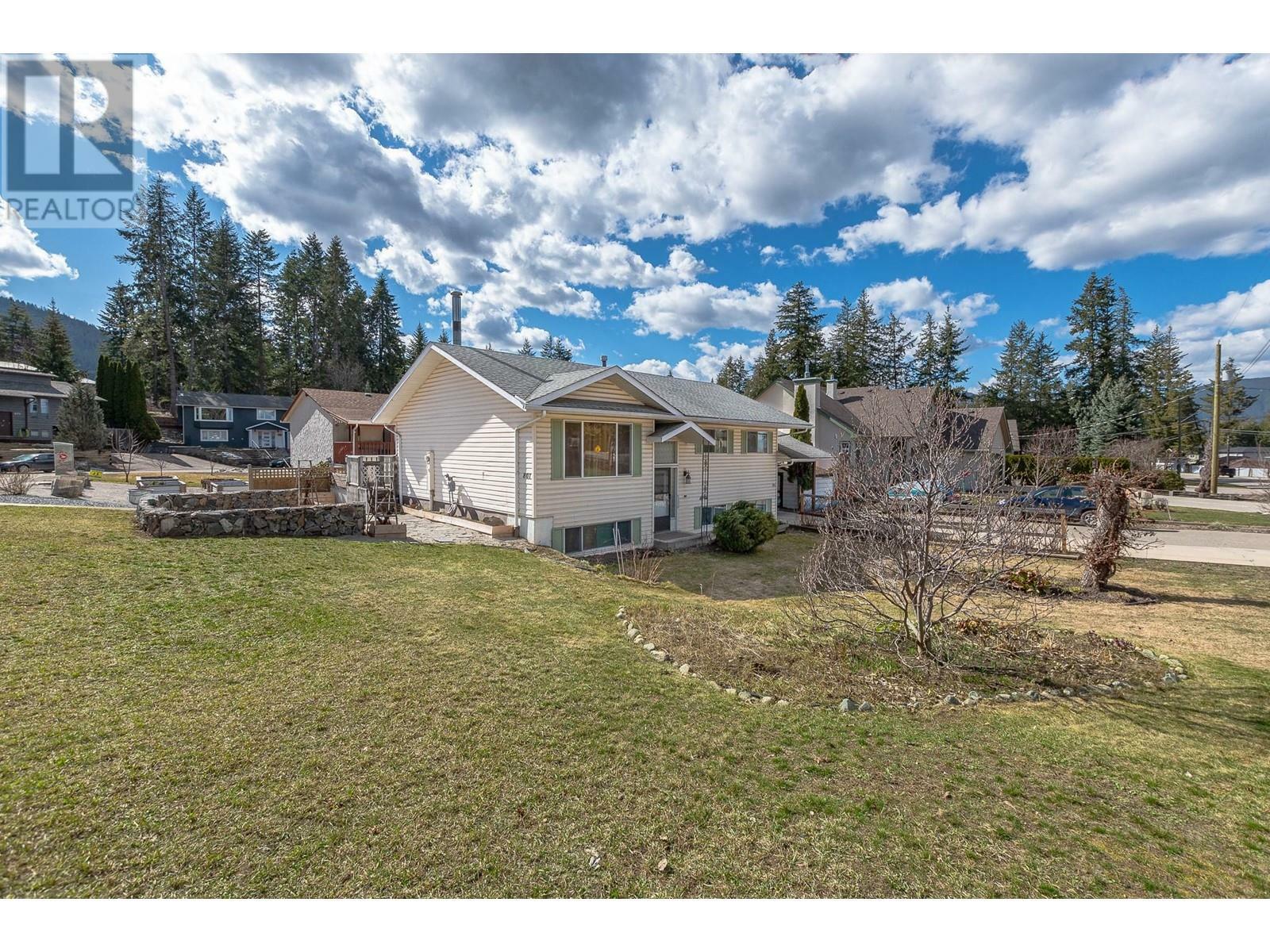 801 26 Street Southeast  Salmon Arm BC V1E 2H6 photo