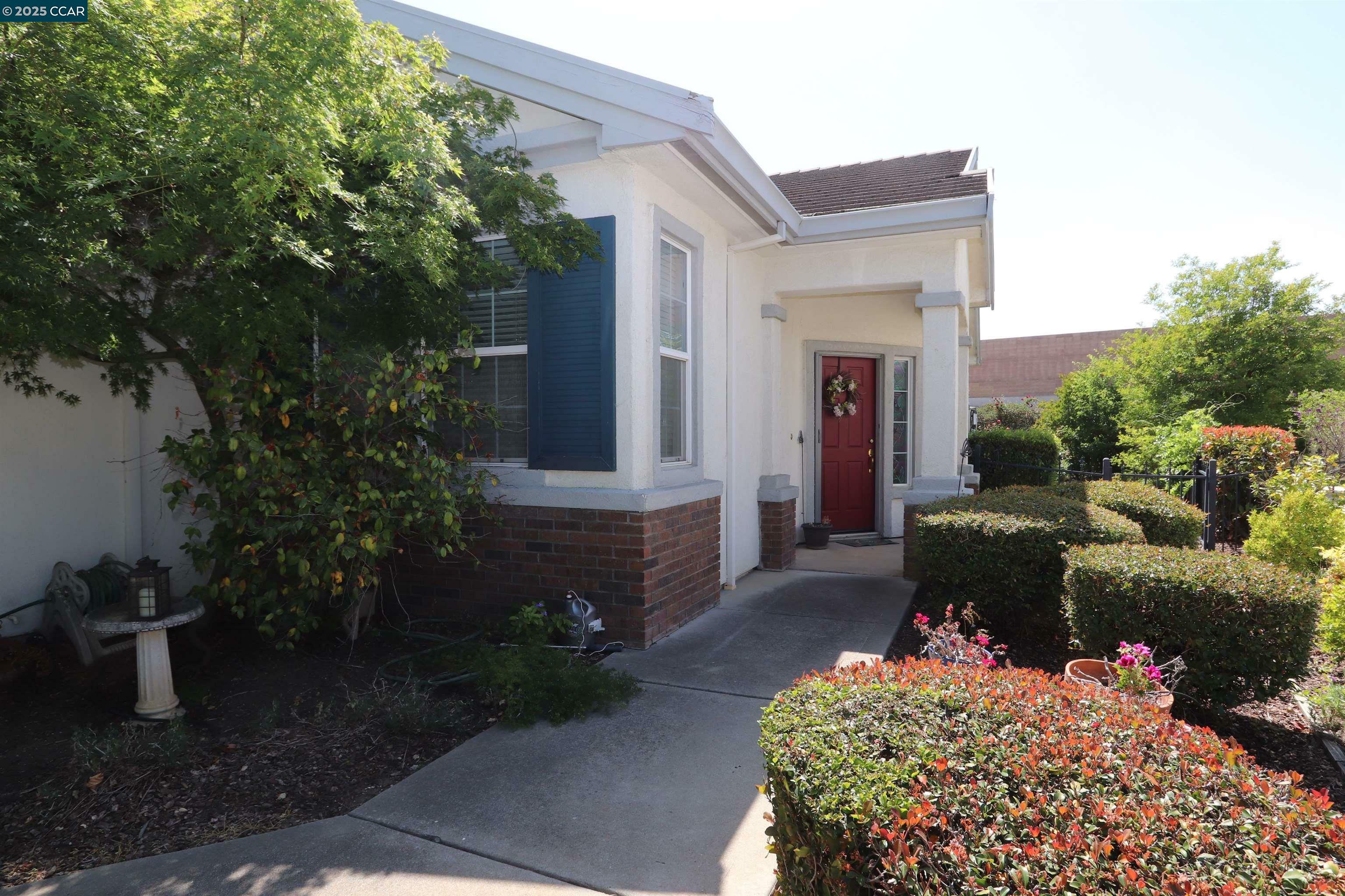 Property Photo: 290 Black Amber Way CA 94513