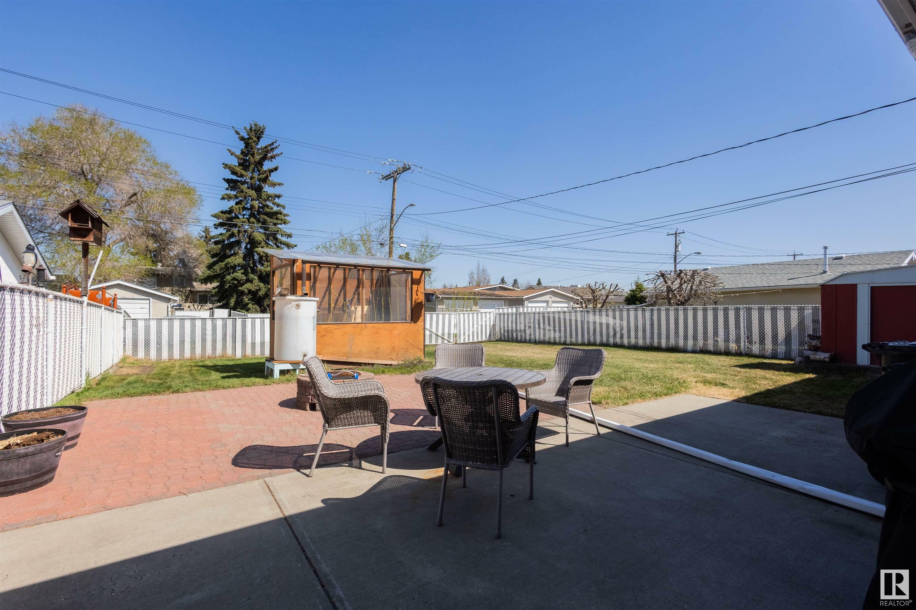 Property Photo: 16810 94 Avenue NW AB T5R 5L5
