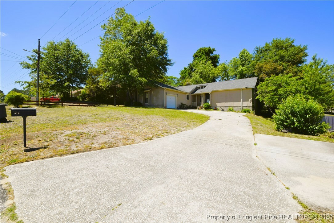 Property Photo: 918 Dandridge Drive NC 28303