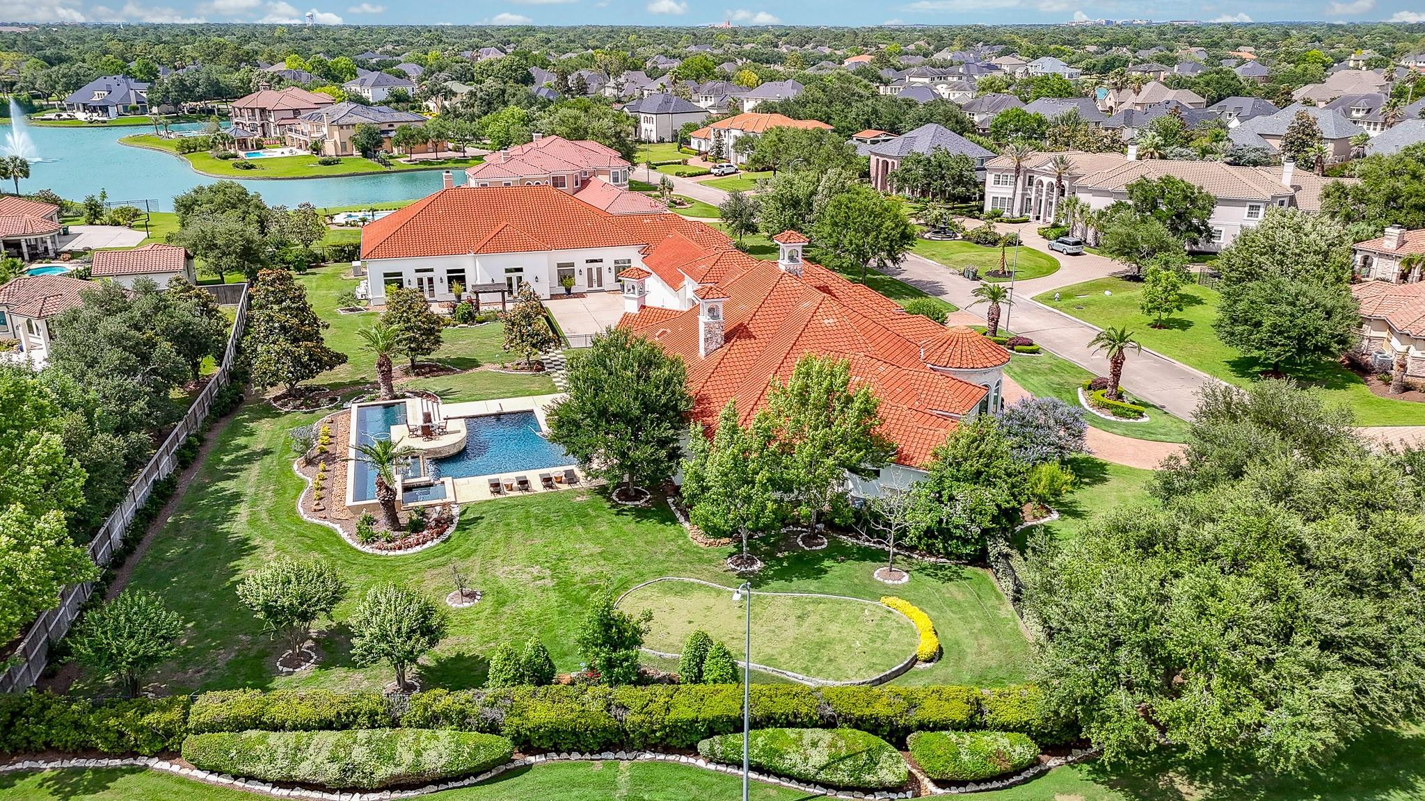 Property Photo: 2718 Silverhorn Drive TX 77450