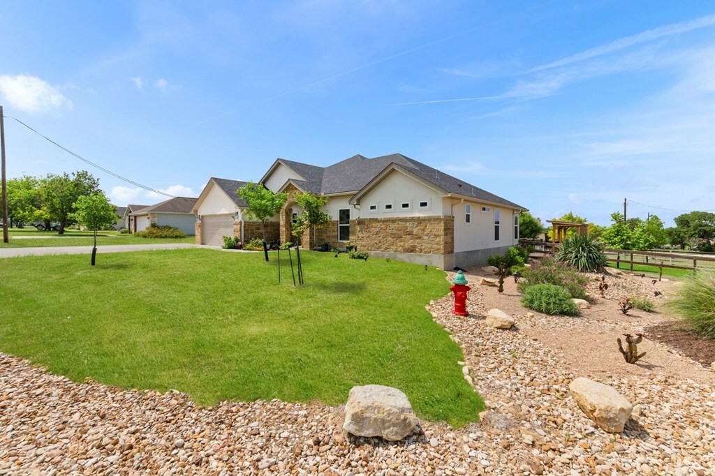 Property Photo: 177 Glenvalley Cir TX 78003