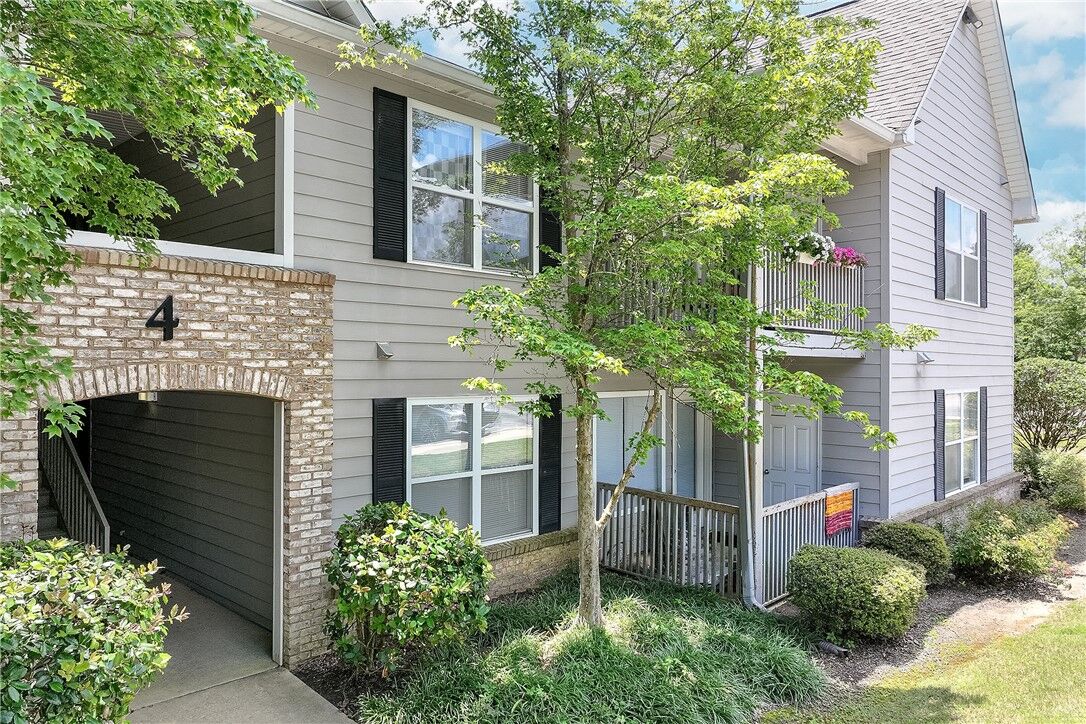 Property Photo: 1385 S Donahue Drive 4201 AL 36832