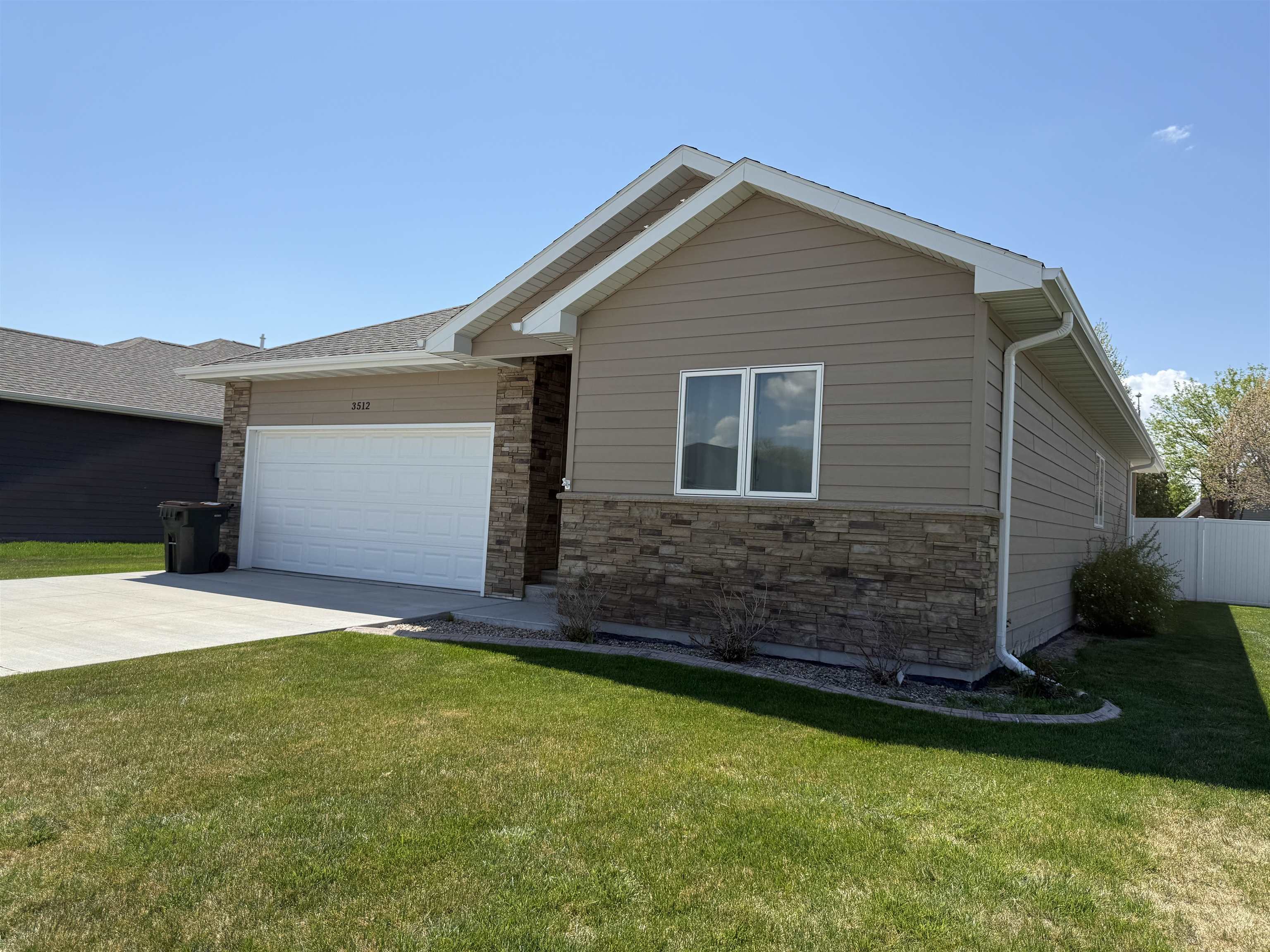 Property Photo: 3512 Hummingbird Dr NE 69101