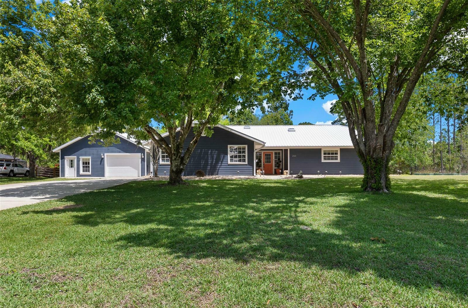 Property Photo: 260 Country Circle Drive W FL 32128