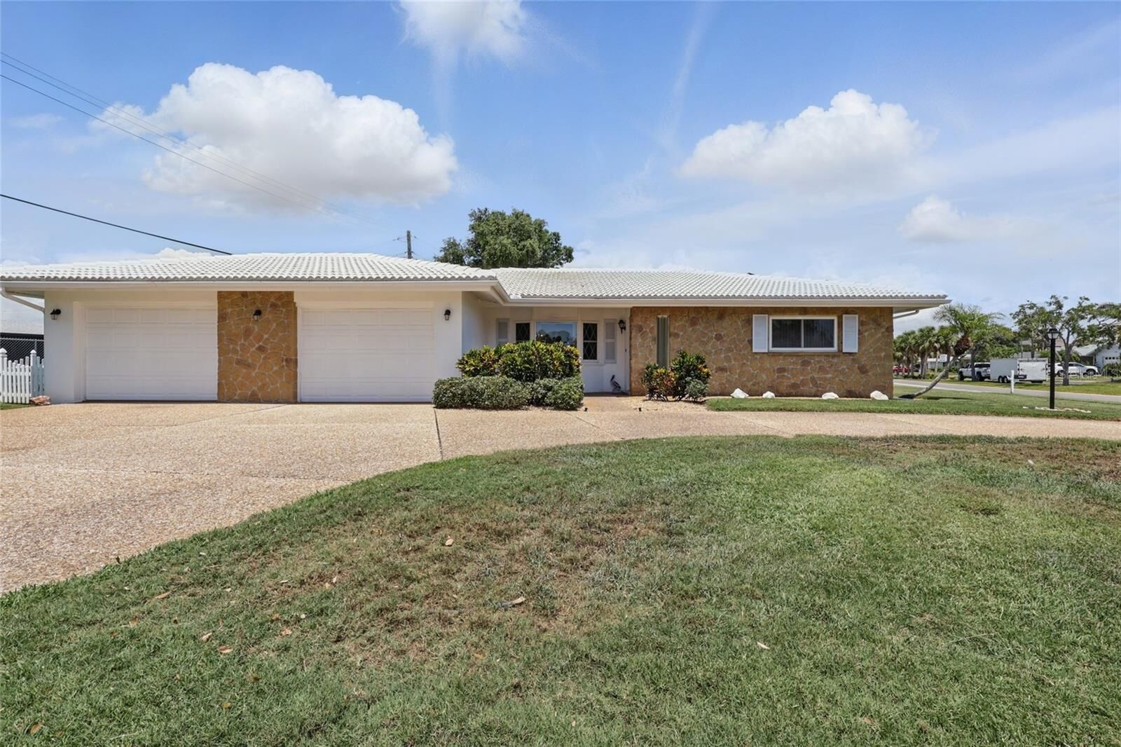 Property Photo:  3105 Gulf Gate Drive  FL 34231 