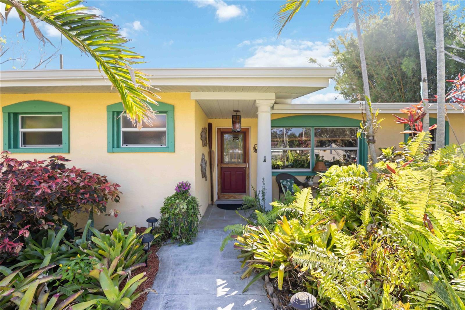 Property Photo: 610 Poinsettia Road FL 34275