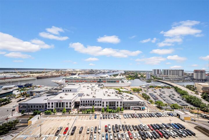 Property Photo: 1209 E Cumberland Avenue 2006 FL 33602